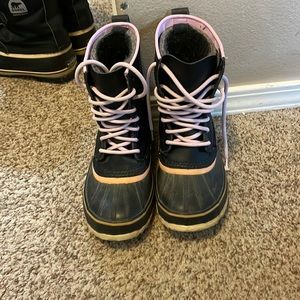 gentle used size 5Y waterproof sorel snow boots